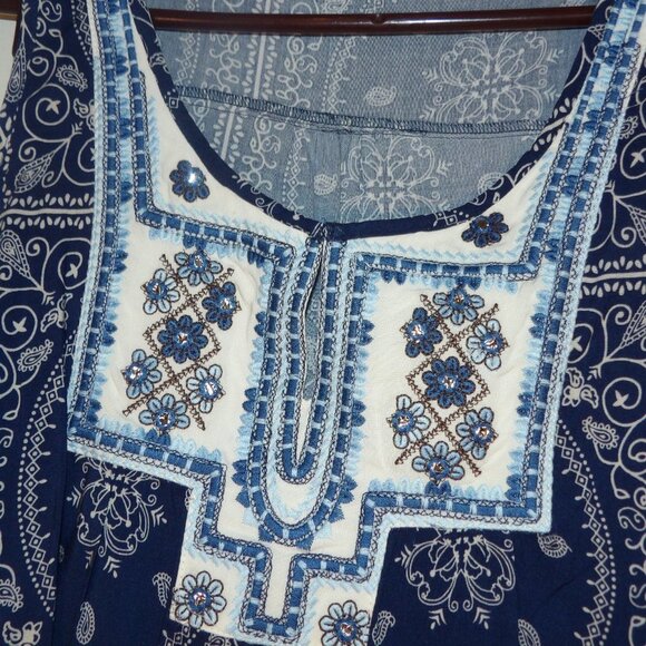 Valerie Stevens Embroidered Embellished Rayon Tank Top Sz M - Picture 2 of 6